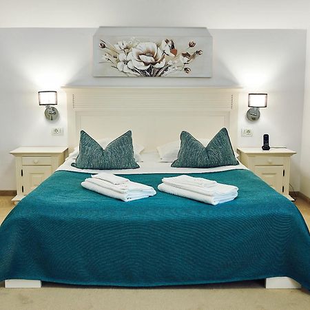 Boutique Hotel Casa Medievala Curtea De Arges Bagian luar foto