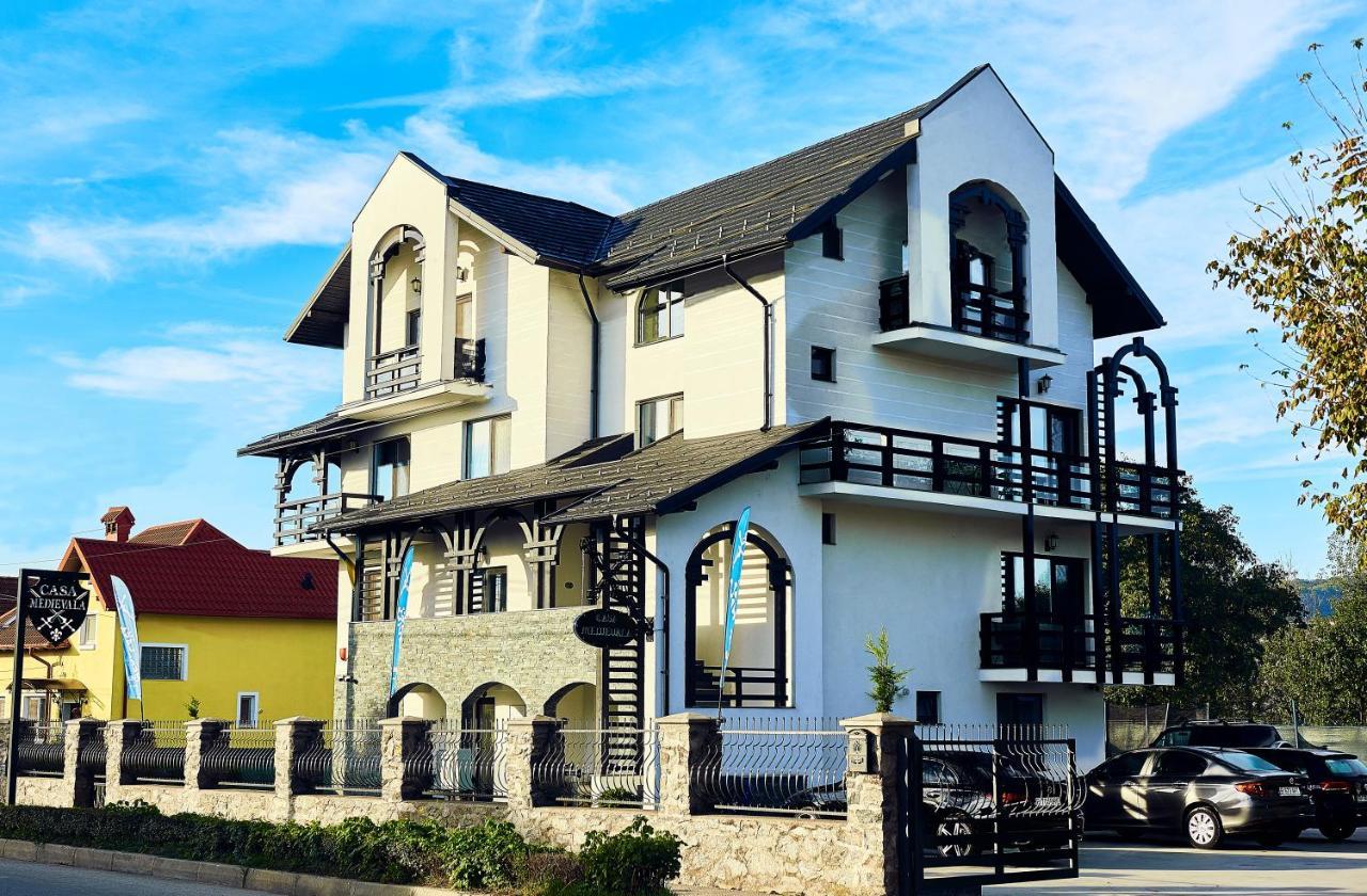 Boutique Hotel Casa Medievala Curtea De Arges Bagian luar foto