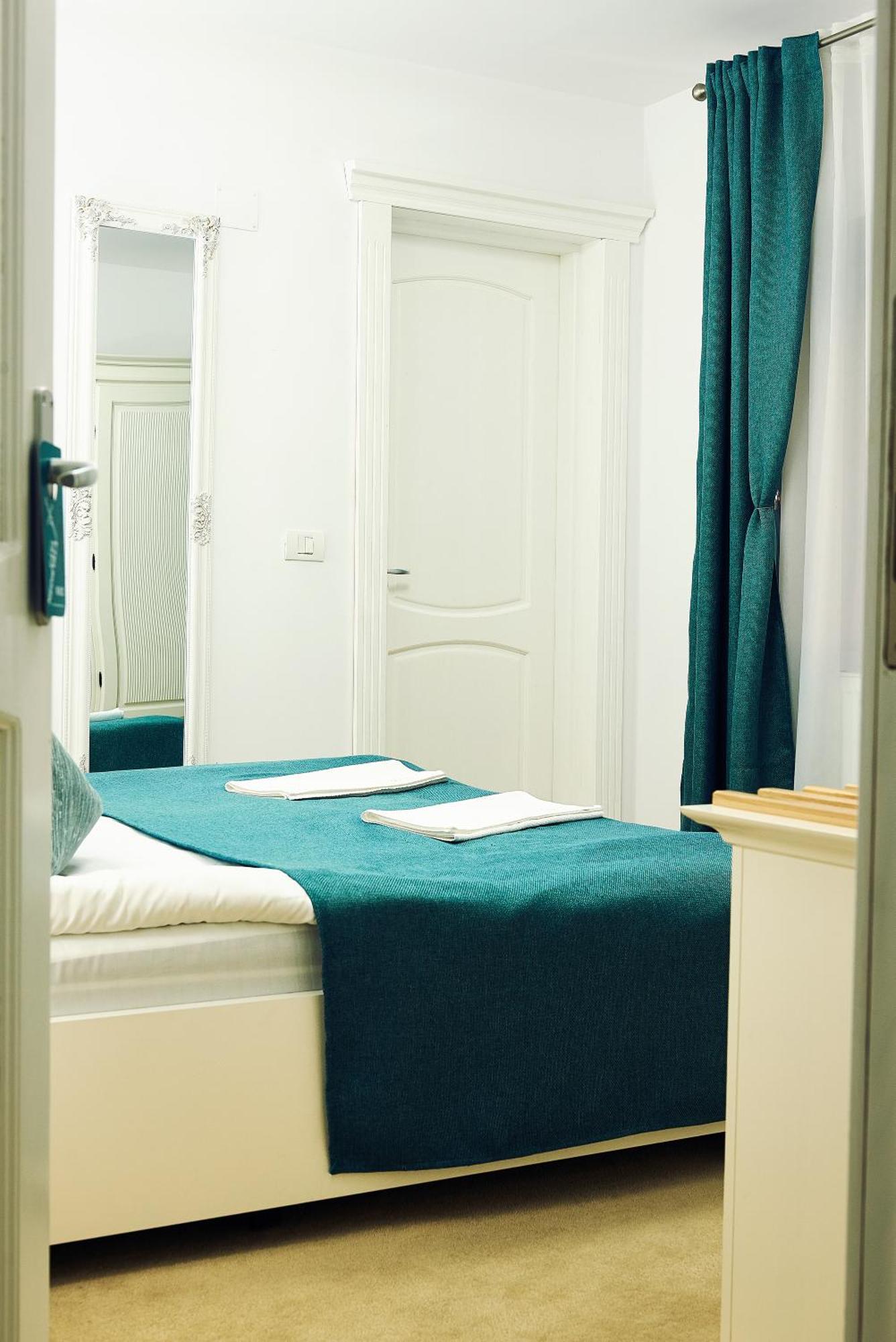 Boutique Hotel Casa Medievala Curtea De Arges Bagian luar foto