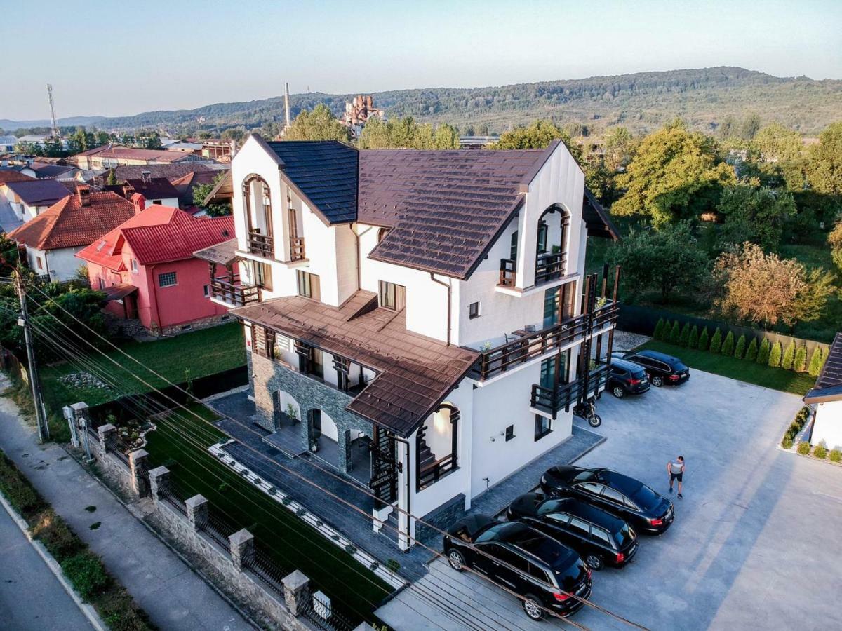 Boutique Hotel Casa Medievala Curtea De Arges Bagian luar foto