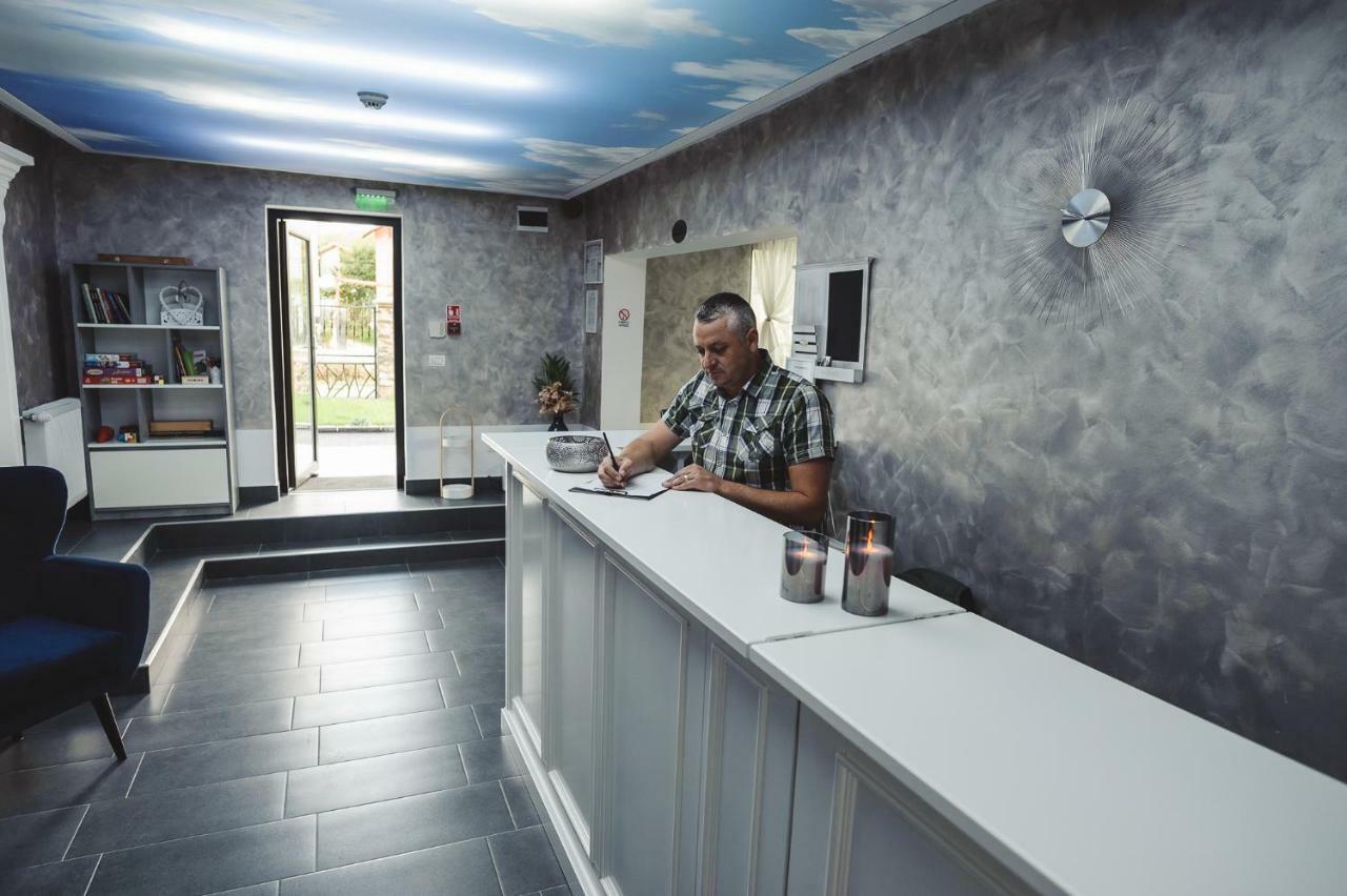 Boutique Hotel Casa Medievala Curtea De Arges Bagian luar foto